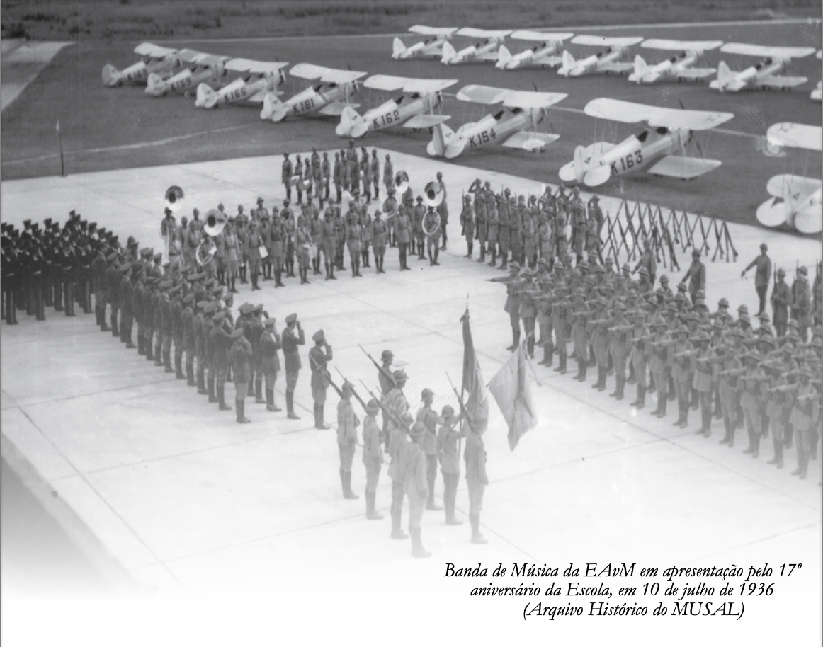 Partitura e cadernos pedagógicos escritos por Magalhães.