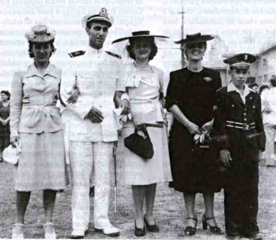 Luiz Felippe Magalhães jovem praticando clarinete.